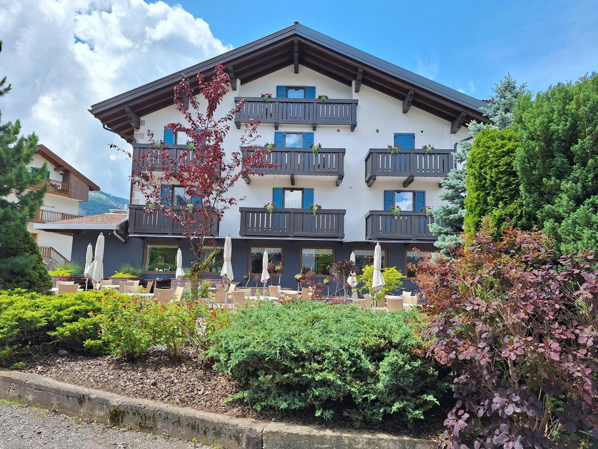 Hotel Nele Циано-ди-Фьемме Экстерьер фото